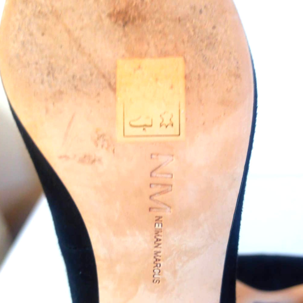 Neiman Marcus Women Sz 7 Black Leather Pumps Oversized Black Studded Buckle - Picture 7 of 8